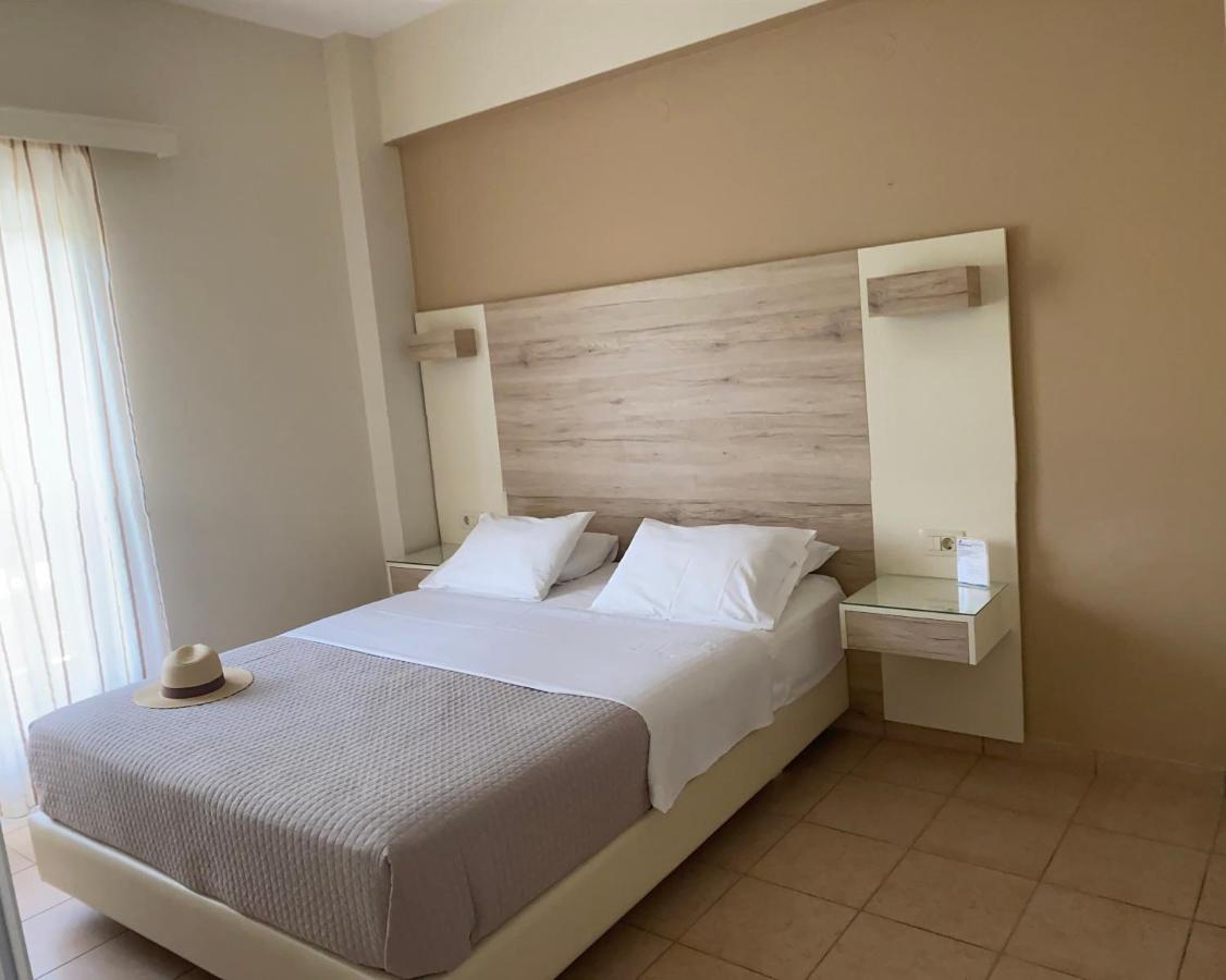 Poseidon Studios & Apartments Palaiochora Esterno foto