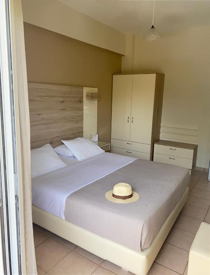 Poseidon Studios & Apartments Palaiochora Esterno foto