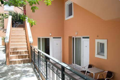 Poseidon Studios & Apartments Palaiochora Esterno foto