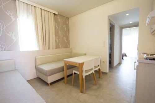 Poseidon Studios & Apartments Palaiochora Esterno foto